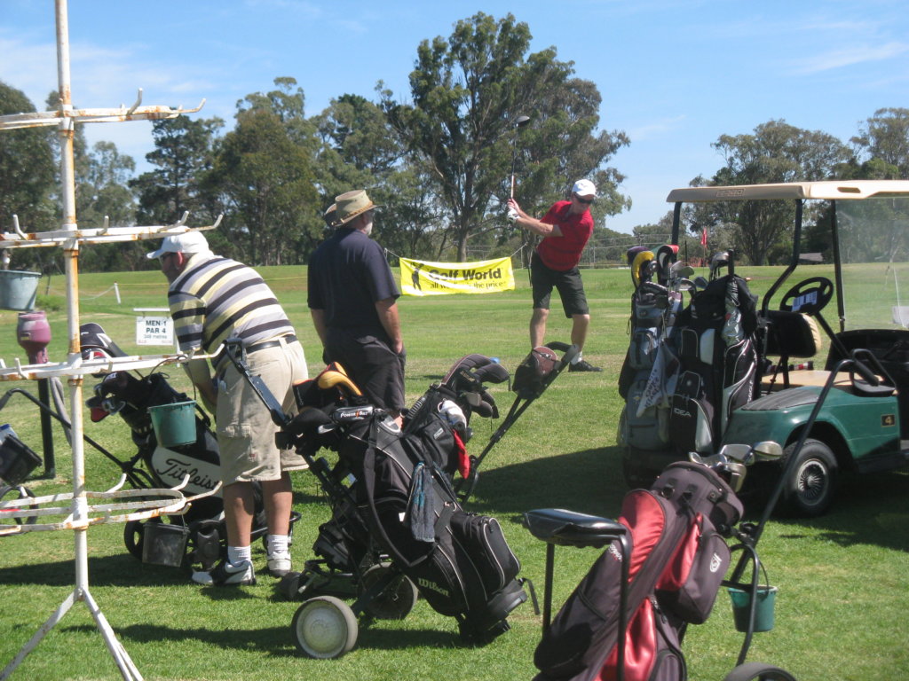 golf-crisps-coaches-2-ball-ambrose-stanthorpe-apple-grape-harvest