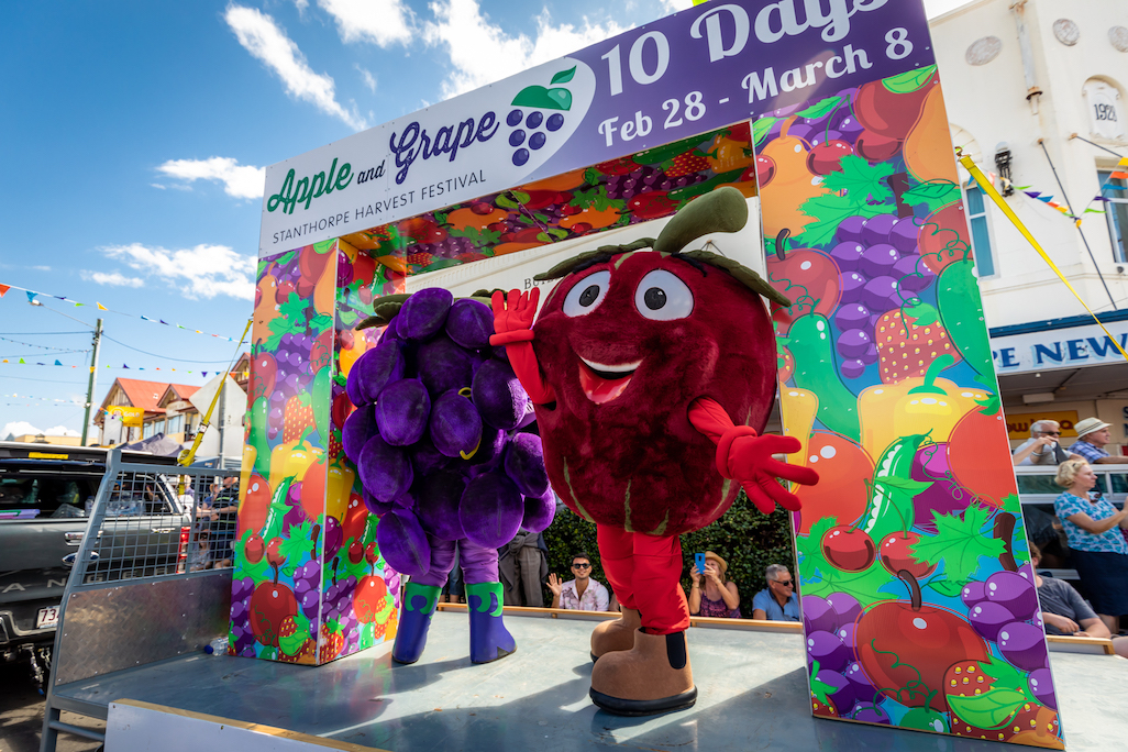 Channel 7 Grand Parade Stanthorpe Apple & Grape Harvest Festival